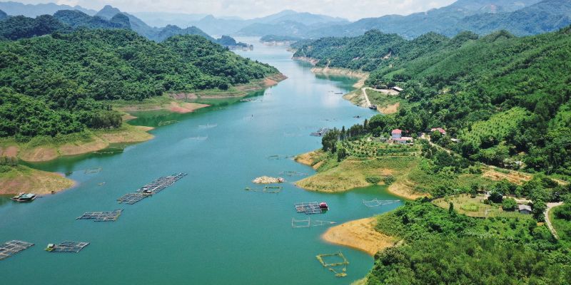 Hồ thủy điện Hòa Bình