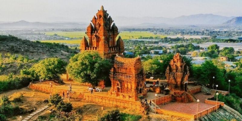 Tháp Chàm Poklong Garai