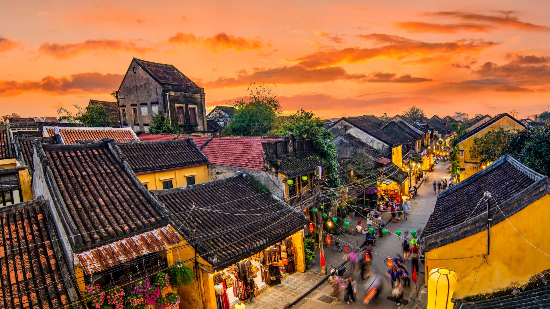 Khám phá vẻ đẹp cổ kính của phố cổ Hội An trong tiết trời thu dịu mát