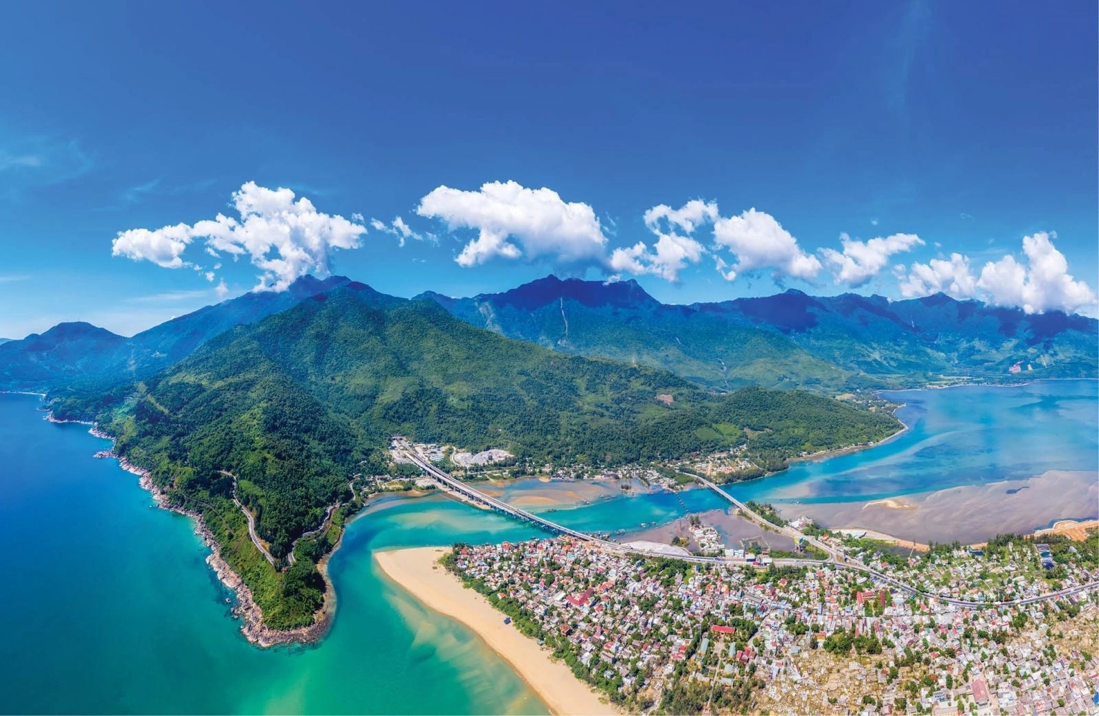Khám phá vẻ đẹp thiên nhiên và văn hóa độc đáo của du lịch Lăng Cô