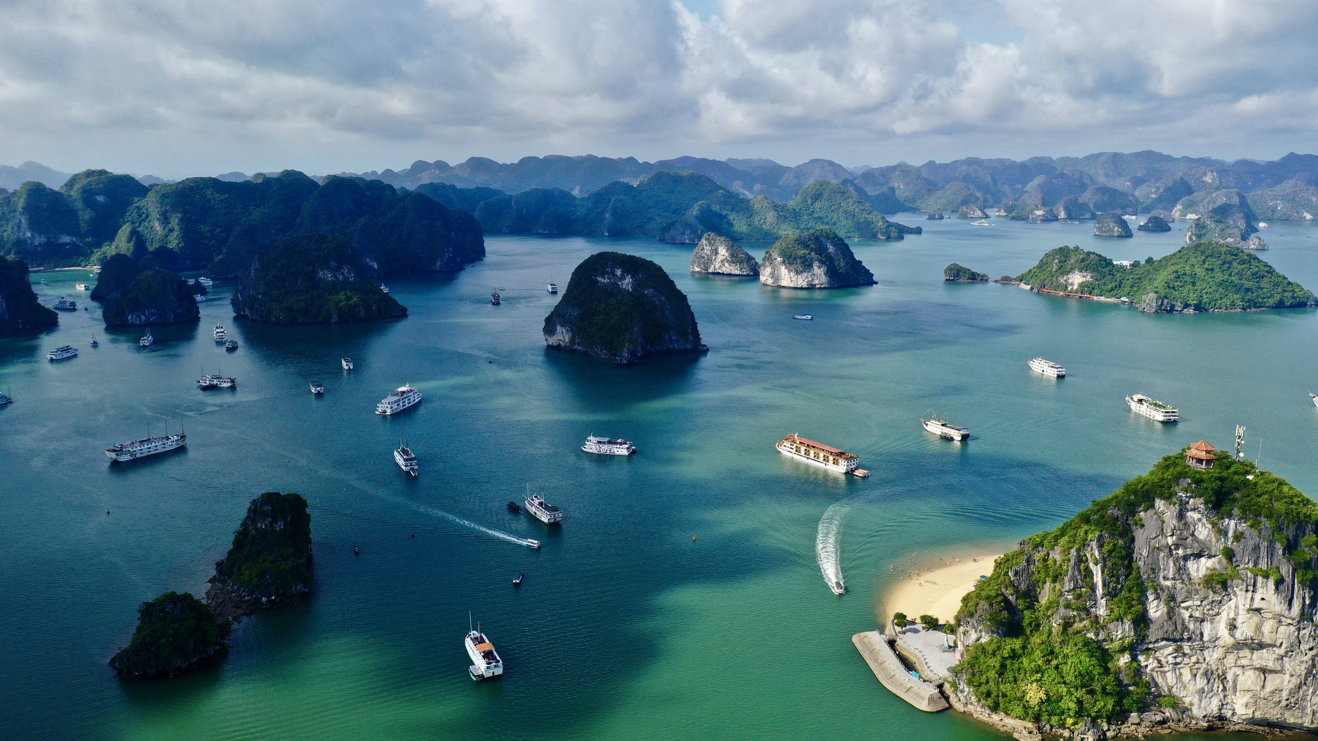 Tổng quan về du lịch Quảng Ninh - điểm đến hấp dẫn với vịnh Hạ Long và các khu di tích lịch sử